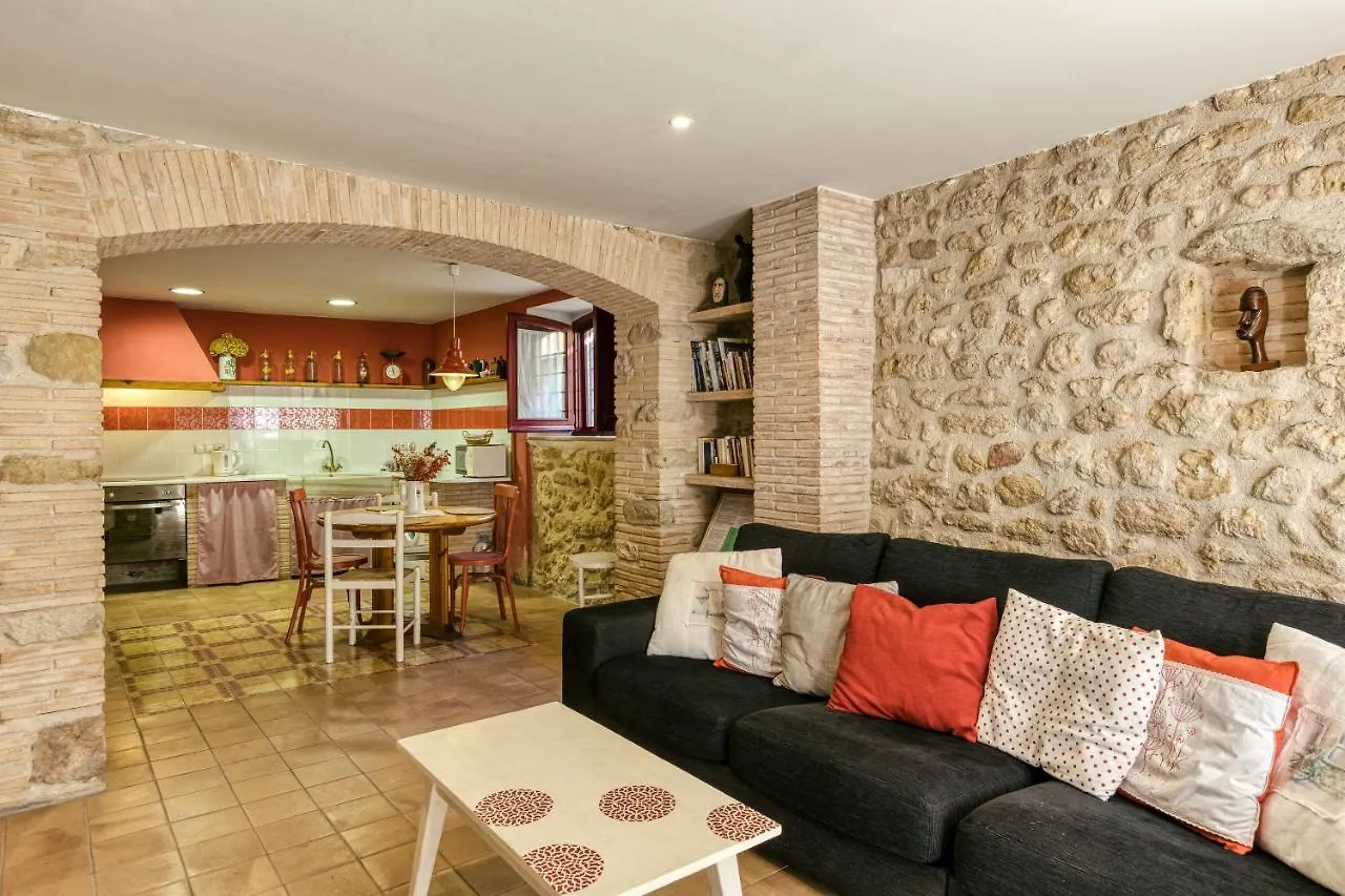 Casa Vermella Orriols 0*,