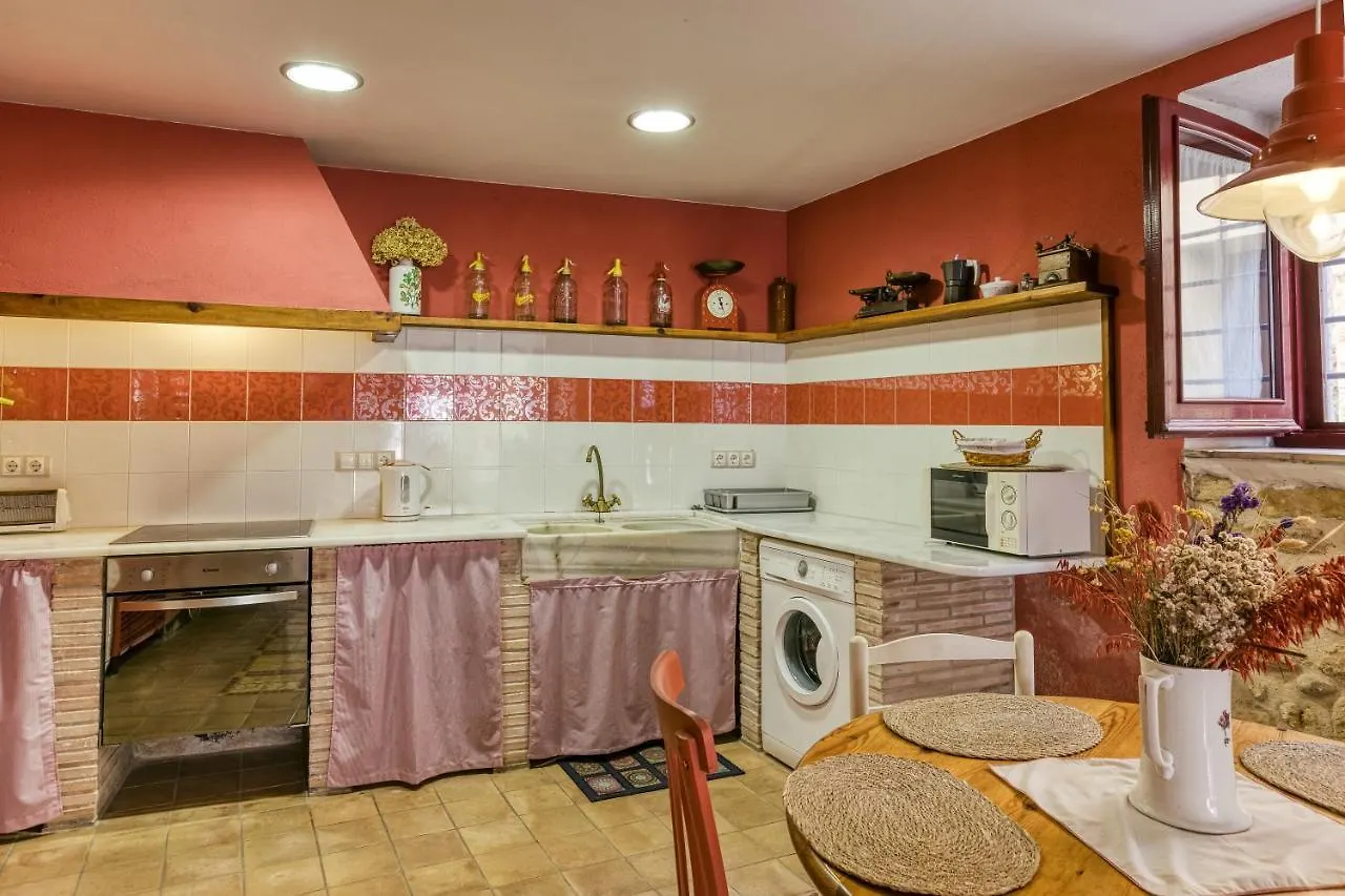 Casa Vermella Orriols