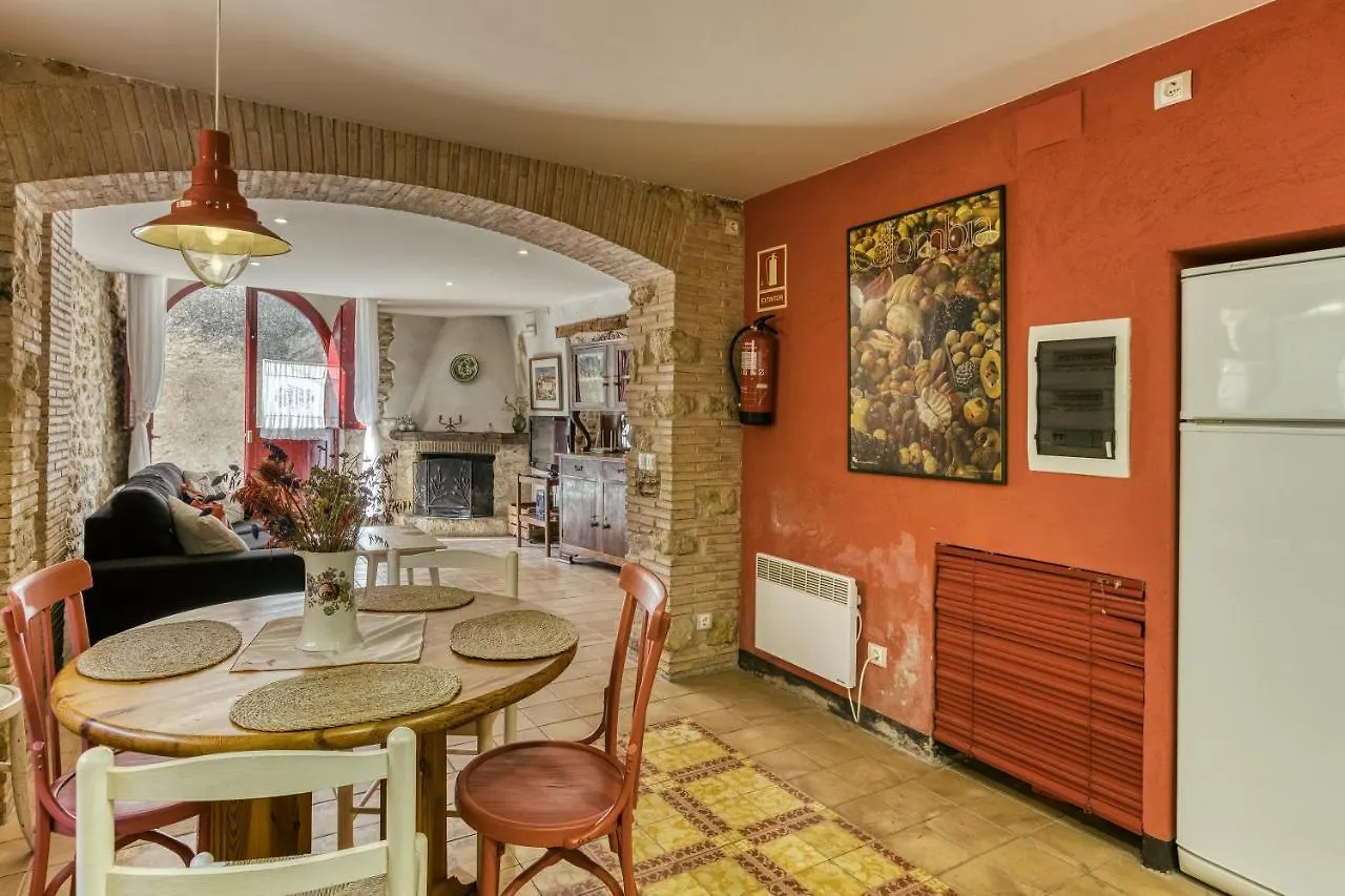 Casa Vermella Orriols 0*,