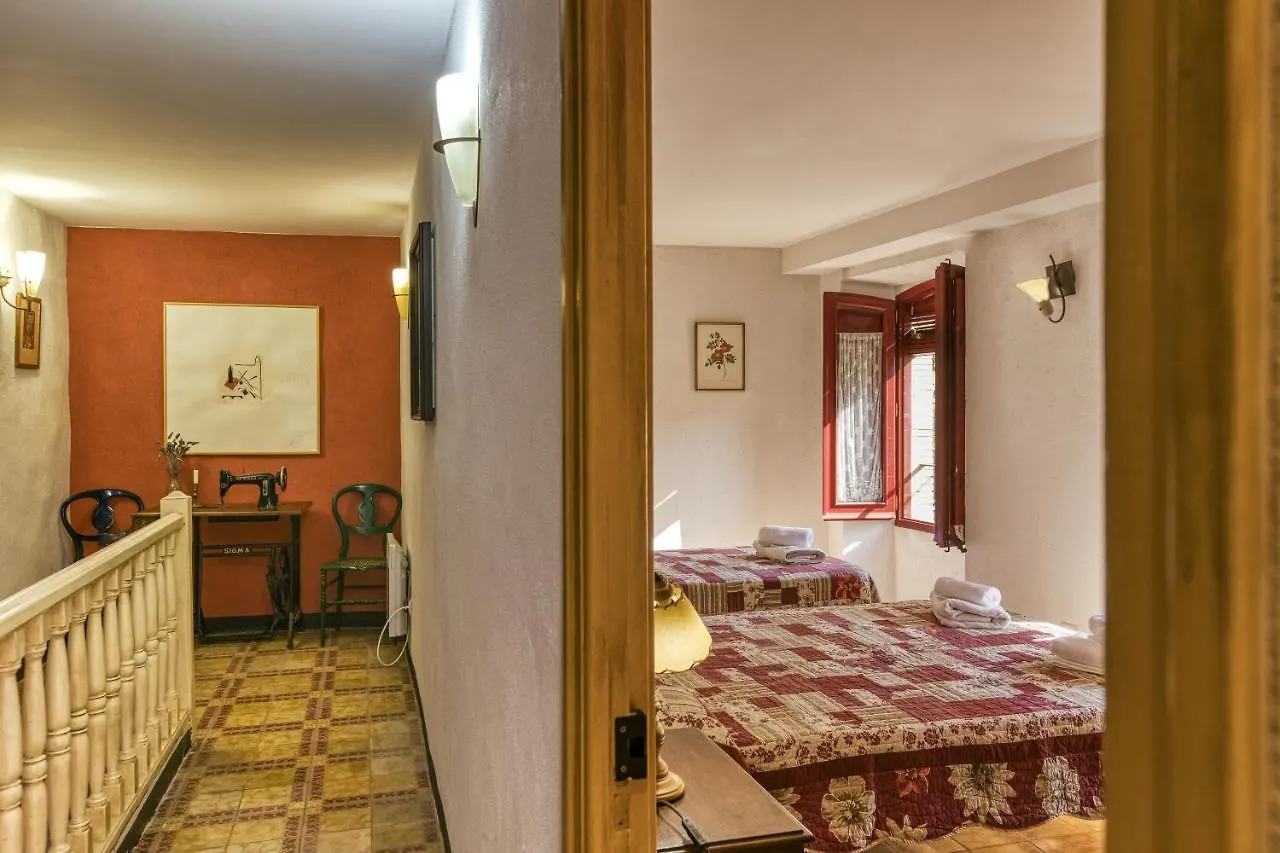 Casa Vermella Orriols Holiday home